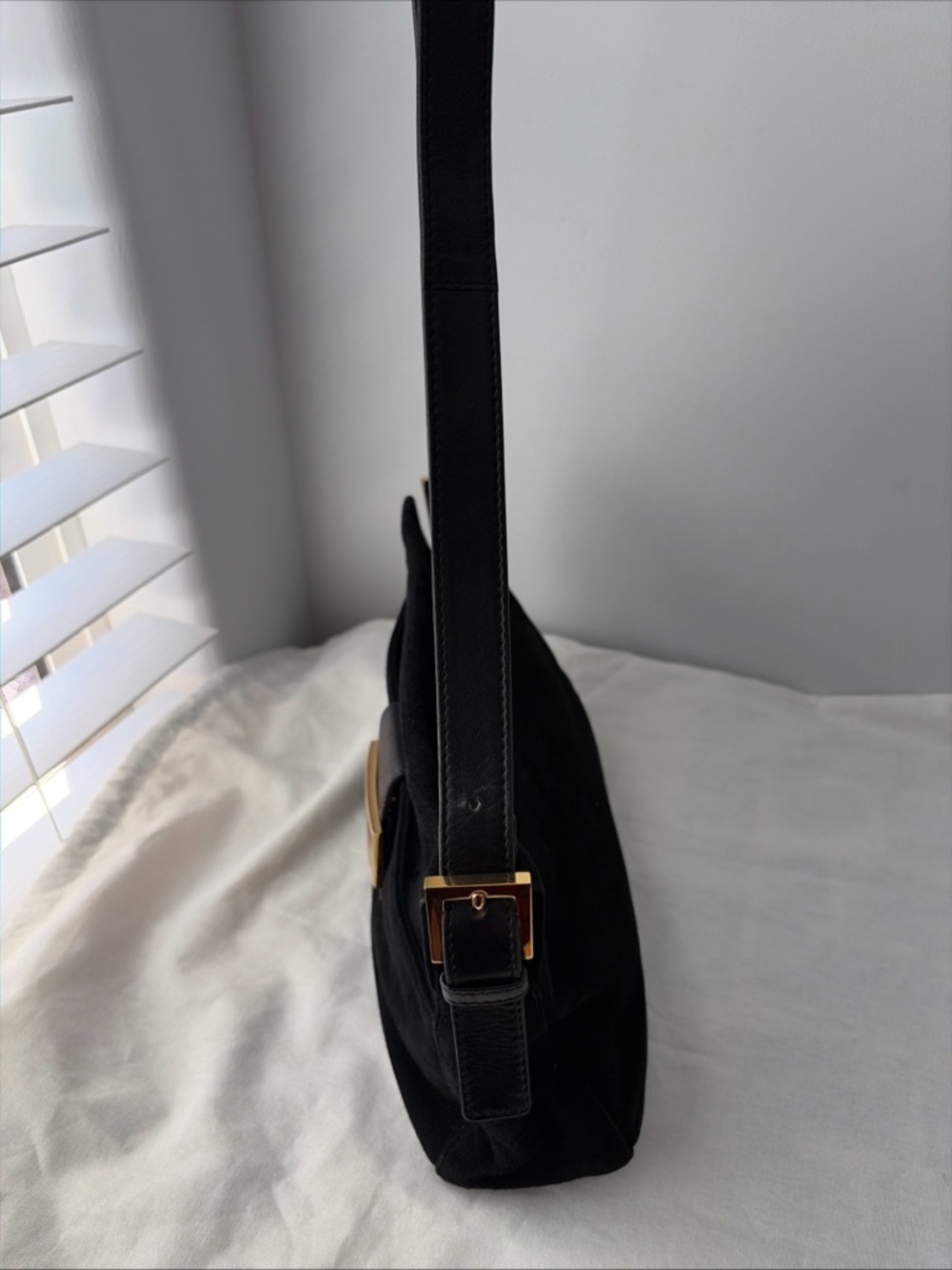 Authentic vintage Fendi mamma Baguette shoulder bag from the early 2000s. - Picture 4 of 16